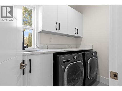 4630 Raymer Road, Kelowna, BC - Indoor Photo Showing Laundry Room