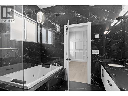 4630 Raymer Road, Kelowna, BC - Indoor Photo Showing Bathroom