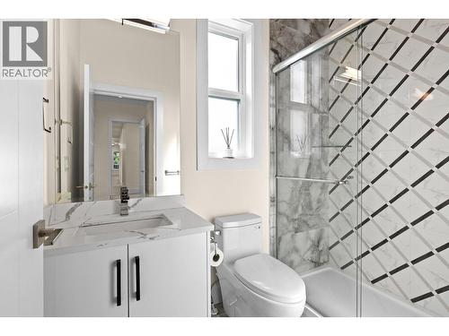 4630 Raymer Road, Kelowna, BC - Indoor Photo Showing Bathroom