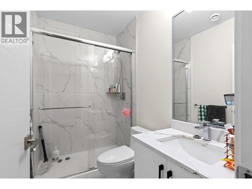 4630 Raymer Road, Kelowna, BC - Indoor Photo Showing Bathroom