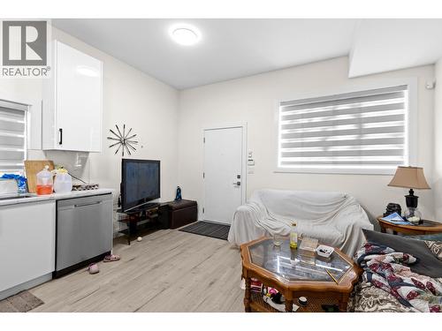 4630 Raymer Road, Kelowna, BC - Indoor