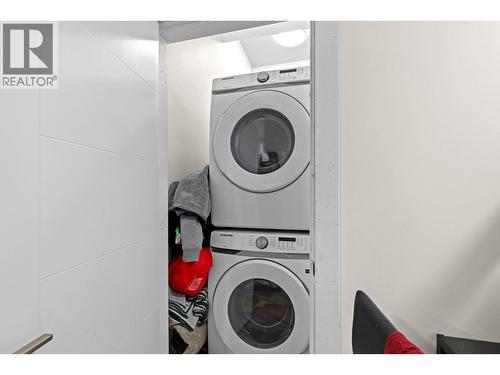 4630 Raymer Road, Kelowna, BC - Indoor Photo Showing Laundry Room