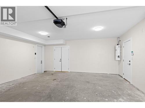 4630 Raymer Road, Kelowna, BC - Indoor