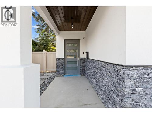 4630 Raymer Road, Kelowna, BC - Outdoor