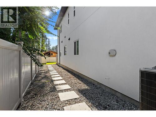 4630 Raymer Road, Kelowna, BC - Outdoor