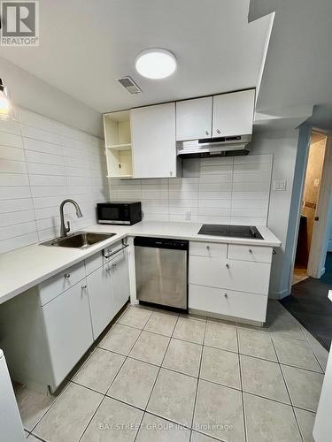 Bsmt - 5 King William Crescent, Richmond Hill, ON - Indoor Photo Showing Kitchen