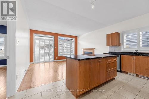 192 Felicity Crescent, Ottawa, ON - Indoor Photo Showing Kitchen