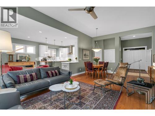 4116 Gallaghers Woodlands Drive S, Kelowna, BC - Indoor Photo Showing Living Room
