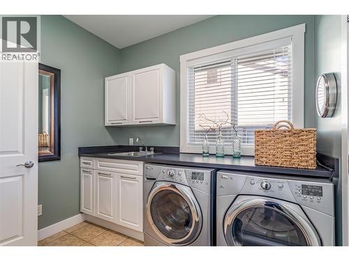 4116 Gallaghers Woodlands Drive S, Kelowna, BC - Indoor Photo Showing Laundry Room
