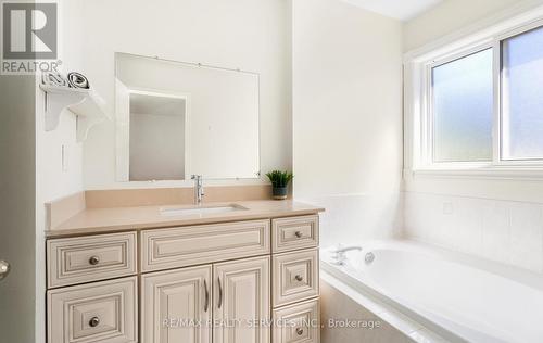 3912 Zenith Court, Mississauga, ON - Indoor Photo Showing Bathroom
