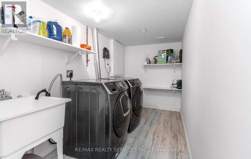 3912 Zenith Court, Mississauga, ON - Indoor Photo Showing Laundry Room