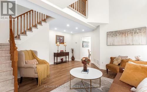 3912 Zenith Court, Mississauga, ON - Indoor Photo Showing Living Room