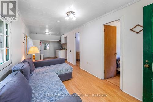 1106 King Edward Avenue, South Bruce Peninsula, ON - Indoor Photo Showing Bedroom