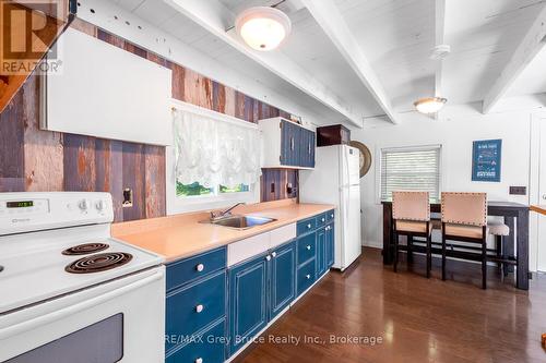 1106 King Edward Avenue, South Bruce Peninsula, ON - Indoor Photo Showing Kitchen