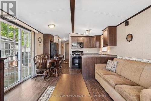 70 - 1082 Shamrock Marina Road, Gravenhurst, ON - Indoor Photo Showing Living Room