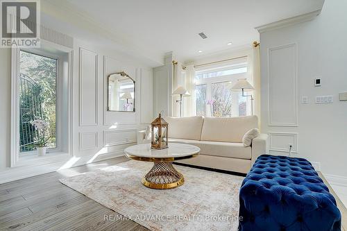 32 Brookfield Road, Toronto, ON - Indoor Photo Showing Living Room