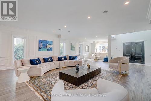 32 Brookfield Road, Toronto, ON - Indoor Photo Showing Living Room