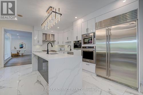 32 Brookfield Road, Toronto, ON - Indoor Photo Showing Kitchen With Upgraded Kitchen