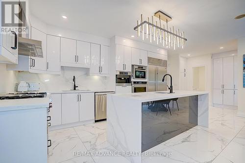 32 Brookfield Road, Toronto, ON - Indoor Photo Showing Kitchen With Upgraded Kitchen