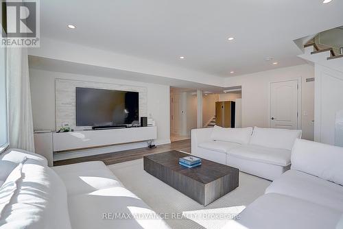 32 Brookfield Road, Toronto, ON - Indoor Photo Showing Living Room