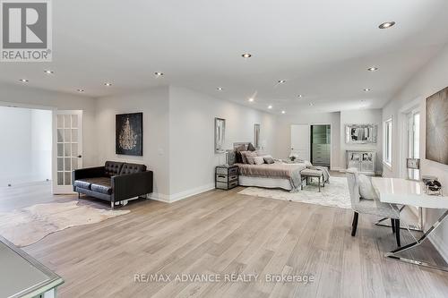32 Brookfield Road, Toronto, ON - Indoor Photo Showing Living Room