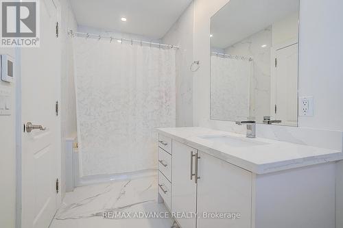 32 Brookfield Road, Toronto, ON - Indoor Photo Showing Bathroom