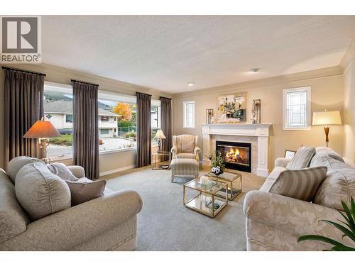 1637 Sonora Drive, Kelowna, BC - Indoor Photo Showing Living Room With Fireplace