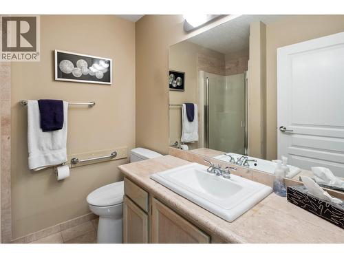 1637 Sonora Drive, Kelowna, BC - Indoor Photo Showing Bathroom