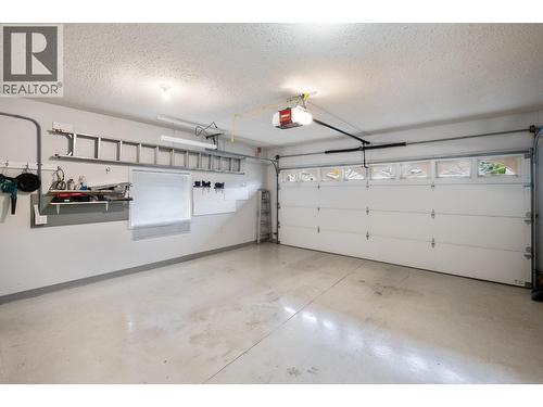 1637 Sonora Drive, Kelowna, BC - Indoor Photo Showing Garage
