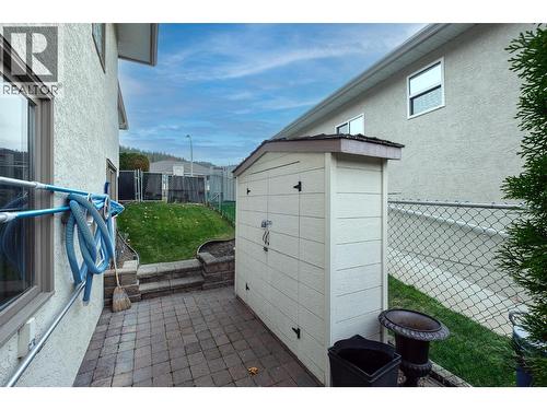 1637 Sonora Drive, Kelowna, BC - Outdoor With Exterior