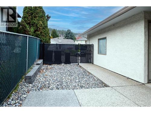 1637 Sonora Drive, Kelowna, BC - Outdoor With Exterior