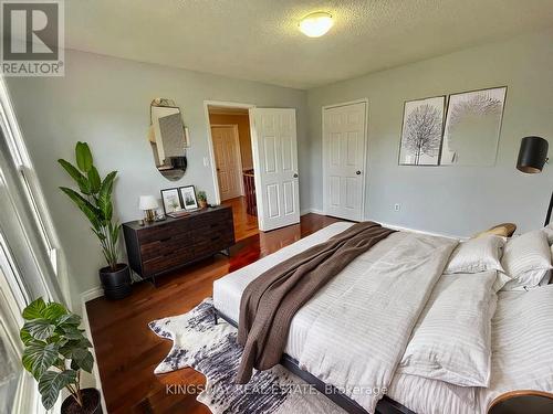 325 Salisbury Lane, Newmarket, ON - Indoor Photo Showing Bedroom