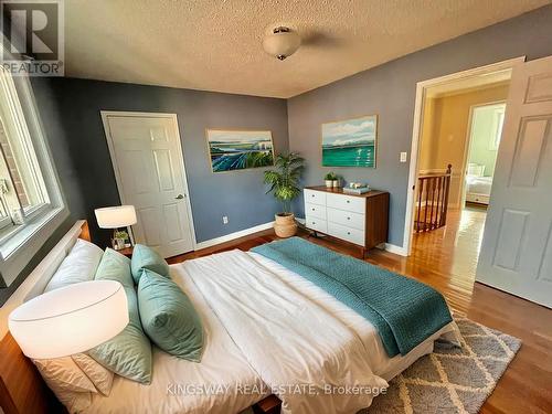 325 Salisbury Lane, Newmarket, ON - Indoor Photo Showing Bedroom