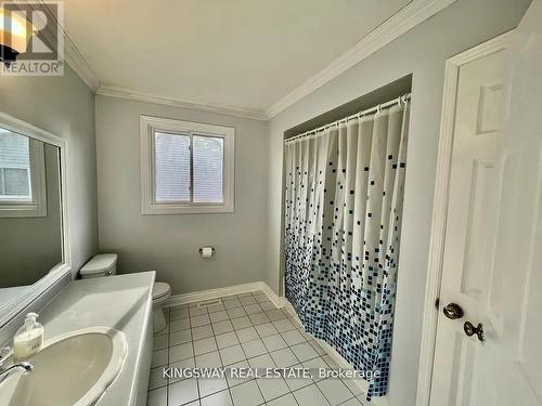 325 Salisbury Lane, Newmarket, ON - Indoor Photo Showing Bathroom