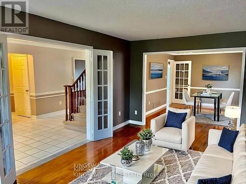 325 Salisbury Lane, Newmarket, ON - Indoor Photo Showing Other Room