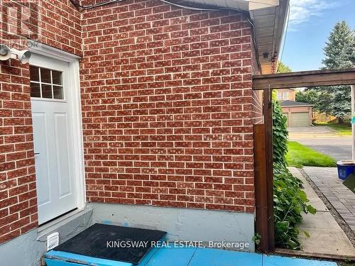 325 Salisbury Lane, Newmarket, ON - Outdoor