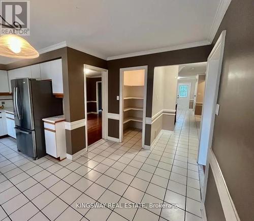 325 Salisbury Lane, Newmarket, ON - Indoor Photo Showing Kitchen