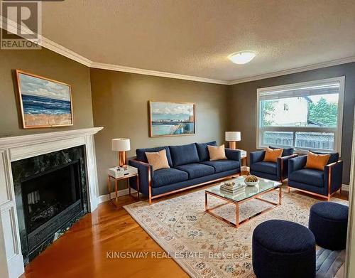 325 Salisbury Lane, Newmarket, ON - Indoor Photo Showing Living Room With Fireplace