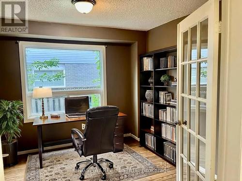 325 Salisbury Lane, Newmarket, ON - Indoor Photo Showing Office