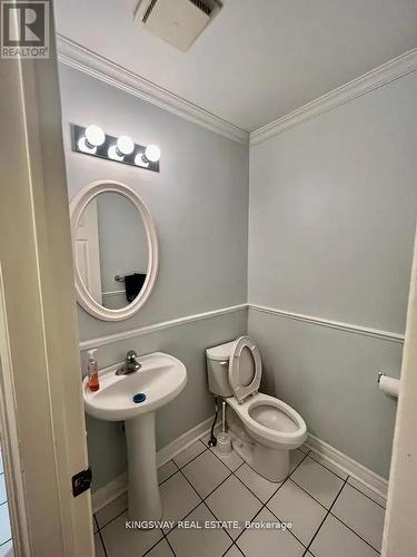 325 Salisbury Lane, Newmarket, ON - Indoor Photo Showing Bathroom