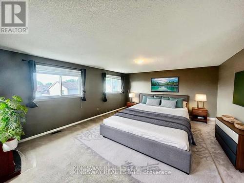 325 Salisbury Lane, Newmarket, ON - Indoor Photo Showing Bedroom