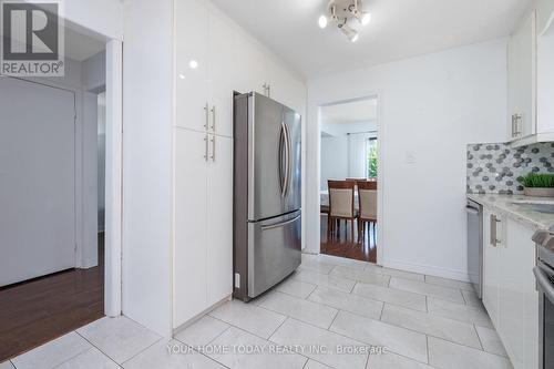 18 Alabaster Drive, Brampton, ON - Indoor Photo Showing Kitchen