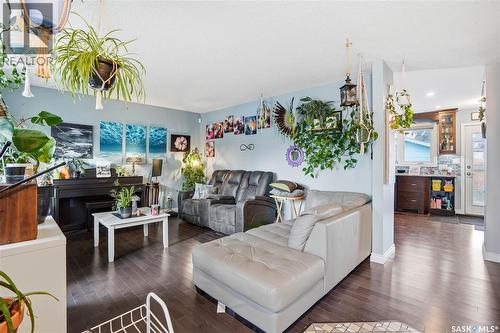 78 Scrivener Crescent, Regina, SK - Indoor Photo Showing Living Room