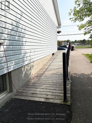 3261 Petawawa Blvd Boulevard, Petawawa, ON 