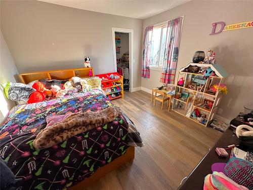 230 Cranbrook Street, Kimberley, BC - Indoor Photo Showing Bedroom