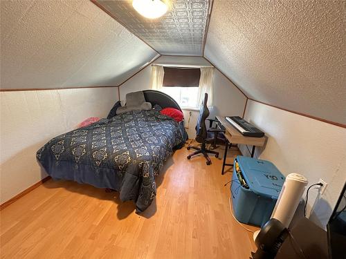 230 Cranbrook Street, Kimberley, BC - Indoor Photo Showing Bedroom
