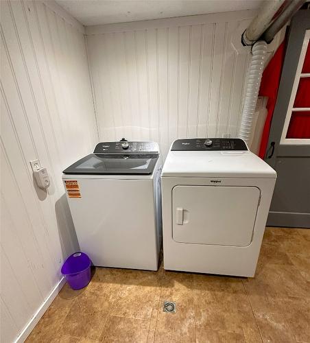230 Cranbrook Street, Kimberley, BC - Indoor Photo Showing Laundry Room