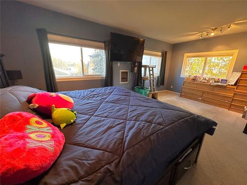 230 Cranbrook Street, Kimberley, BC - Indoor Photo Showing Bedroom
