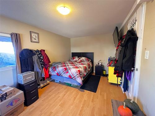 230 Cranbrook Street, Kimberley, BC - Indoor Photo Showing Bedroom