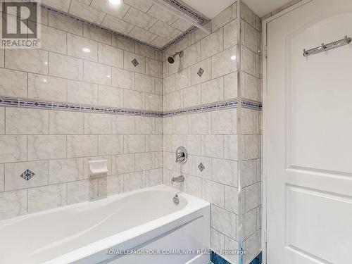 324 - 32 Clarissa Drive, Richmond Hill, ON - Indoor Photo Showing Bathroom